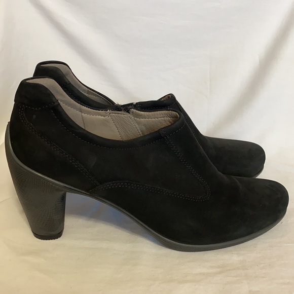 Ecco Black Suede Bootie Heel - Picture 6 of 6